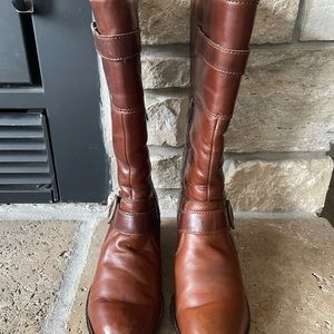 Women’s brown/copper Born leather boot size 8